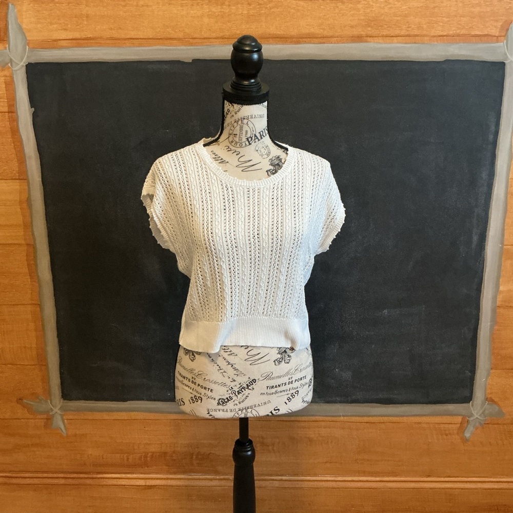 White crocheted sleeveless sweater size Medium - Amazon